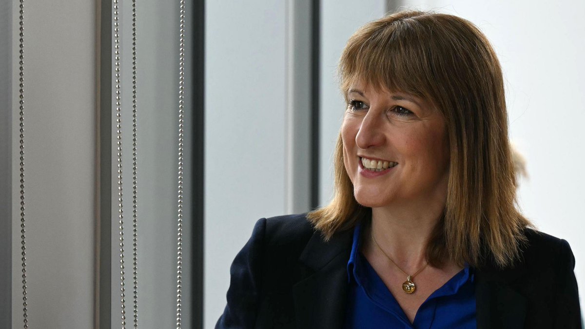 PeterMcCormack's tweet image. We are rules by morons!
Another disaster for Rachel Reeves: June borrowing is £20.7 billion, second-highest June borrowing since records began, around £6.6 bn more than in June 2024, £3.6 bn above OBR and market forecasts.
This is economic vandalism.
Labour needs to go!