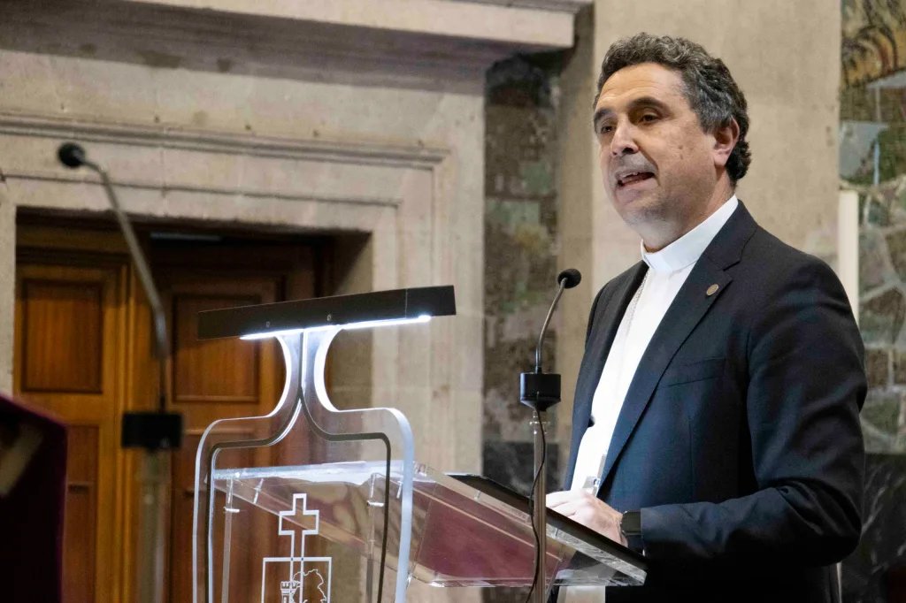 @fervidal31 (@fervidal31) on Twitter photo El obispo mons. Fernando G. Cadiñanos afirma que una amenaza de deportación masiva de personas migrantes como la de vox es "profundamente preocupante , moralmente inaceptable... y, en la práctica, una forma de limpieza étnica". <a href="/mondonedoferrol/">Diócesis de Mondoñedo-Ferrol</a> religiondigital.org/espana/Obispo-… El obispo mons. Fernando G. Cadiñanos afirma que una amenaza de deportación masiva de personas migrantes como la de vox es "profundamente preocupante , moralmente inaceptable... y, en la práctica, una forma de limpieza étnica". <a href="/mondonedoferrol/">Diócesis de Mondoñedo-Ferrol</a> religiondigital.org/espana/Obispo-…