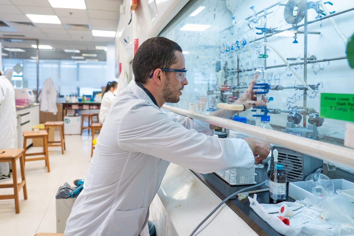 ScienceNTU's tweet image. Led by Nanyang Asst Prof Qiao Yuan, researchers from @CCEB_NTU developed an analytical platform that discovered an alternate signaling pathway between our immune system and our gut microbiome as well as the bacterial fragments involved. Read more: tinyurl.com/4z78hueh