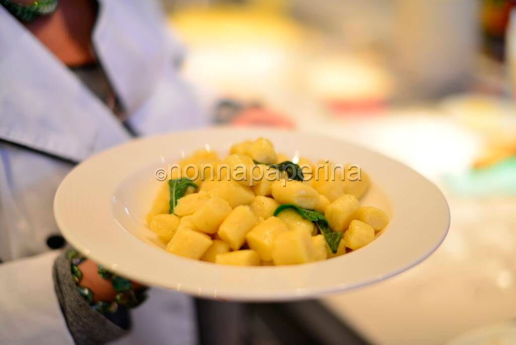 La ricetta gnocchi senza glutine e senza mix pronti è la soluzione perfetta per chi vuole gustare un piatto tradizionale italiano con ingredienti semplici e genuini. 

bit.ly/44xXXJH
