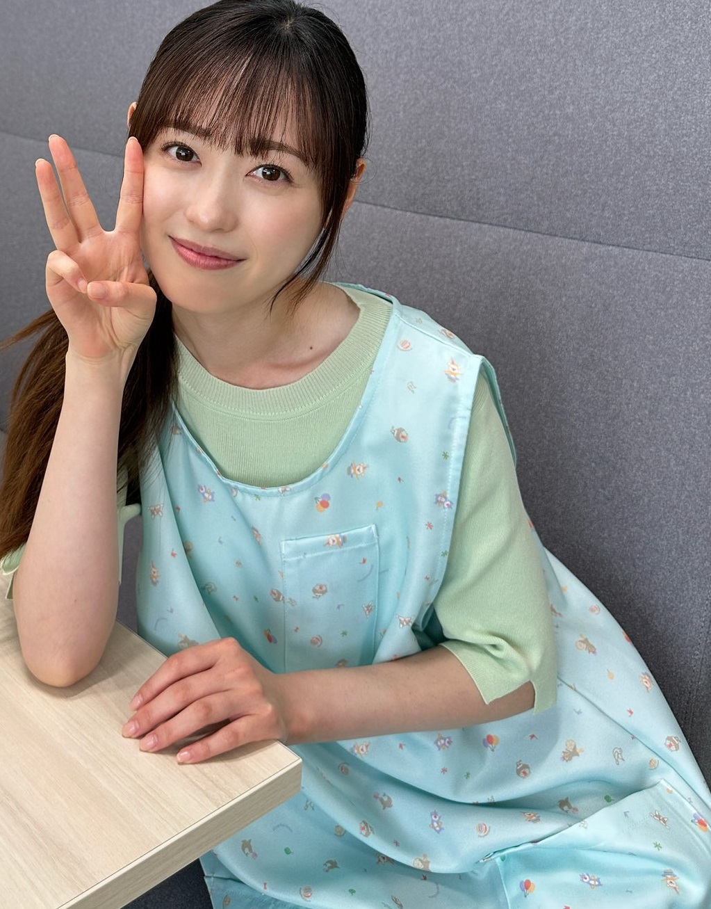 【新版】YOUPAPER 福原遥 掲載2ページ（ストレート）#2458 福原遥さん掲載2ページ（ポスターサイズ）裏面：水谷里穂、他の