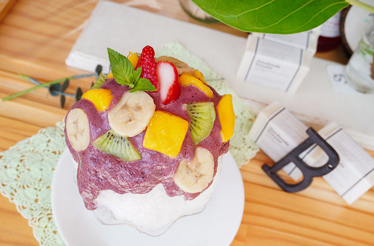 TANOSU_Official's tweet image. 焼き菓子店「べつばら」🌿
毎年5月下旬から10月中旬ごろまで季節限定で登場する自家製シロップのかき氷👀今年は、店主が発案してから形にするまで1年近く費やしたという『アサイーボウルのかき氷』が仲間入り❣
📍姫路市網干区垣内西町1769-8
🎟️クーポンあり◎
tanosu.com/gourmet/97341/