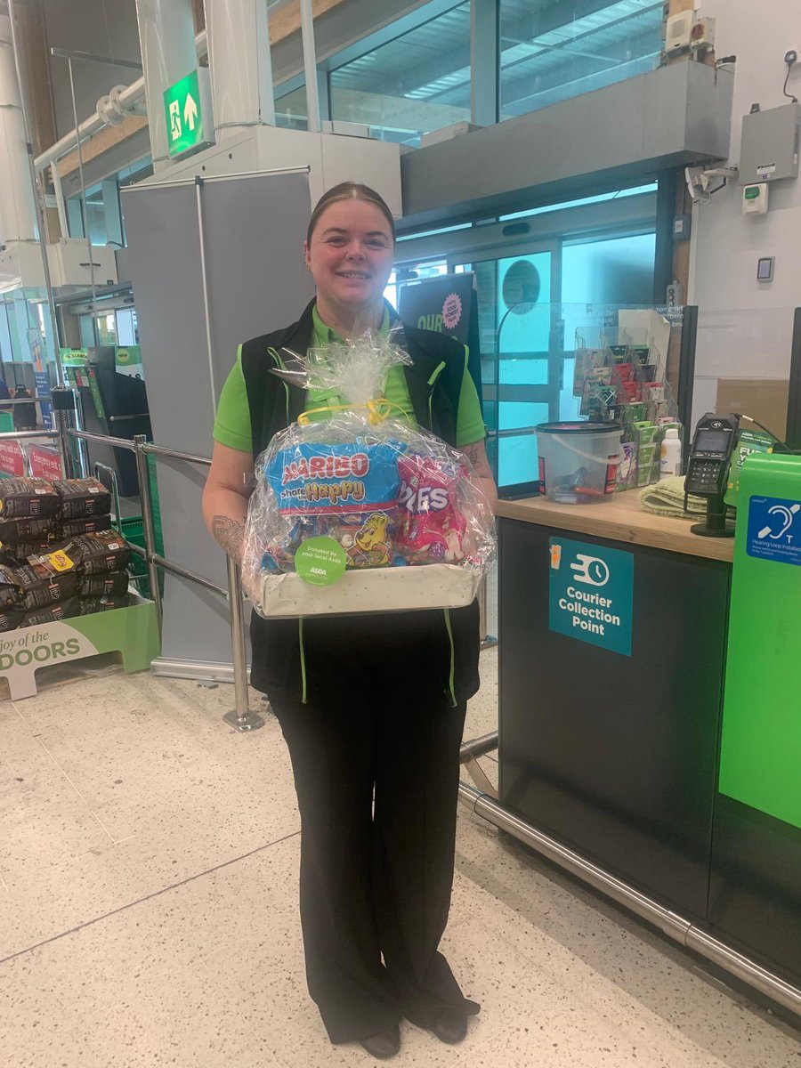 Summer Raffle Winners with Derek@TescoLitherland and @AsdaBootle showing off some of the prizes. Thanks to everyone who supported our raffle 💙💛