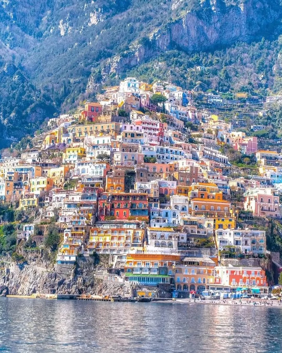 MissCelaneaOne's tweet photo. Positano, Italia https://t.co/wXB0S8K1hL