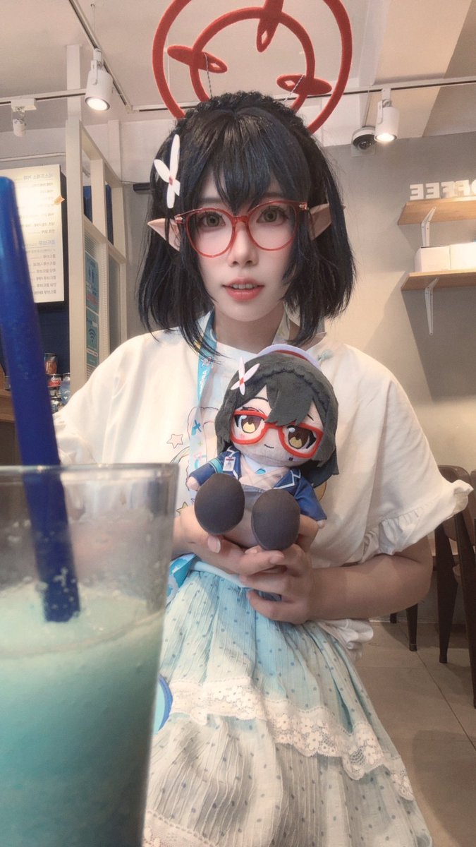 JiheewW's tweet image. 이 사진은 정말 너무 예뻐요. 다시 한번 올려주세요👓
