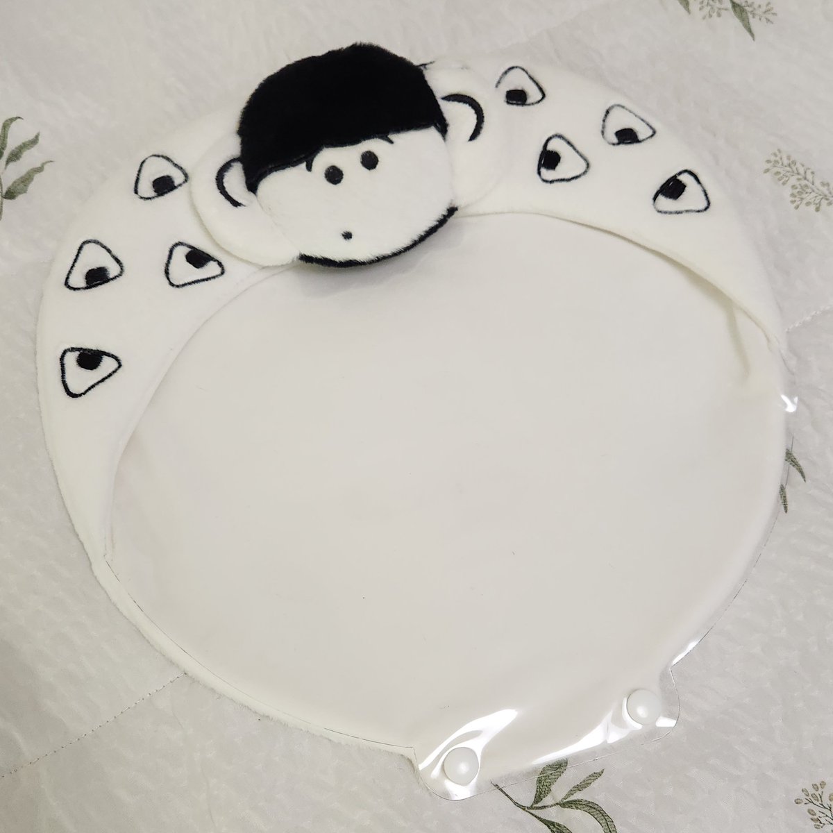 럭드 당첨으로 받았는데
디자인이 너무너무 귀엽고
짱 보들보들함...😍
글고 아래 똑딱이라서 씌우기 편했음