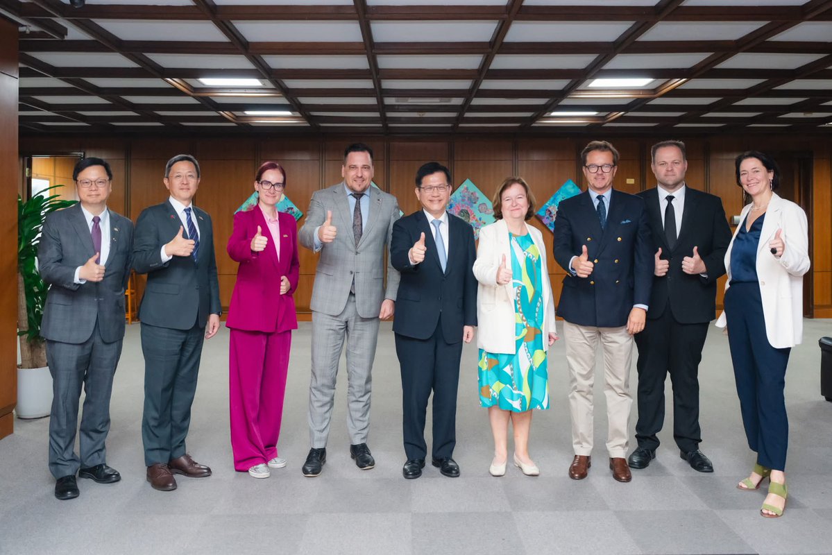 chia_lung's tweet image. Honored to meet @NathalieLoiseau and the first @Europarl_EN EUDS delegation to Taiwan. In the face of growing hybrid threats, #Taiwan and #Europe stand together to safeguard democracy, counter disinformation, and strengthen resilience. Grateful for the EP’s unwavering support.