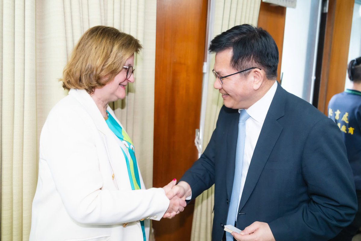 chia_lung's tweet image. Honored to meet @NathalieLoiseau and the first @Europarl_EN EUDS delegation to Taiwan. In the face of growing hybrid threats, #Taiwan and #Europe stand together to safeguard democracy, counter disinformation, and strengthen resilience. Grateful for the EP’s unwavering support.