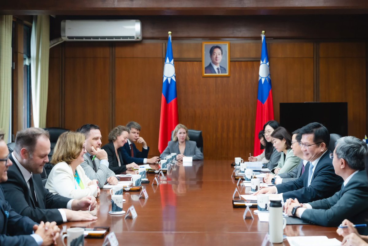 chia_lung's tweet image. Honored to meet @NathalieLoiseau and the first @Europarl_EN EUDS delegation to Taiwan. In the face of growing hybrid threats, #Taiwan and #Europe stand together to safeguard democracy, counter disinformation, and strengthen resilience. Grateful for the EP’s unwavering support.