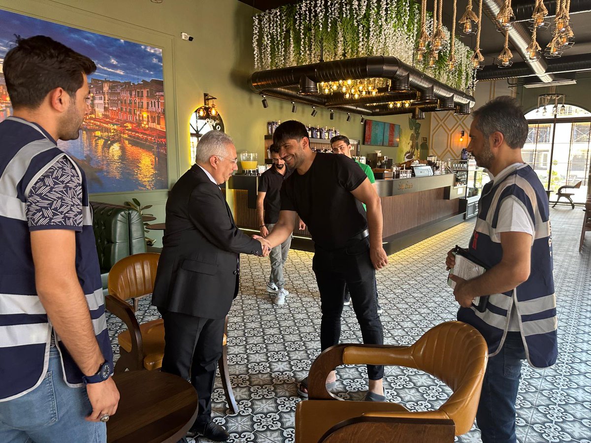 Defterdarlık Esnafı Bilgilendiriyor

Adıyaman Defterdarı Mustafa Kurt’un öncülüğünde sahaya inen Defterdarlık ekipleri, depremden etkilenen mükellefleri bilgilendirmeye ve gönüllü uyum sürecini desteklemeye devam ediyor.
👇
gunebakisgazetesi.com/haber/25640182…
<a href="/adiyaman_def/">Adıyaman Defterdarlığı</a> <a href="/gibsosyalmedya/">Gelir İdaresi Başkanlığı</a>