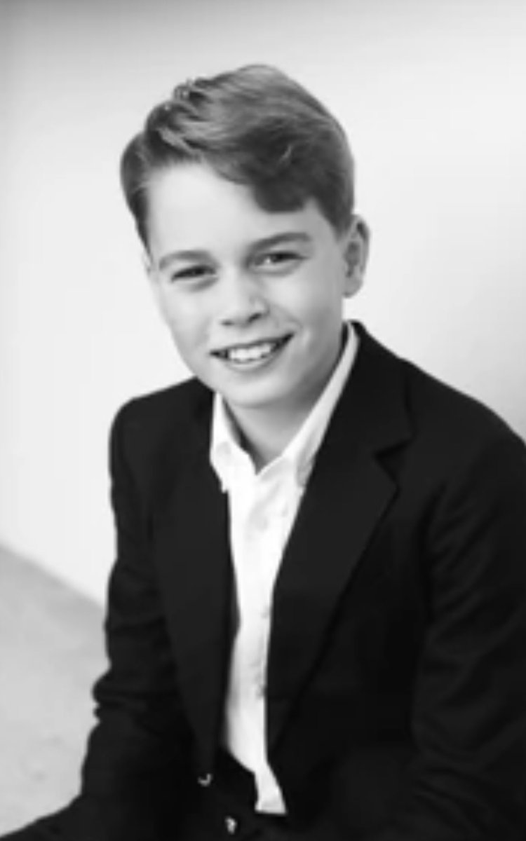 PatriciaLongw10's tweet image. A very happy birthday to Prince George, growing up into a very handsome young man.