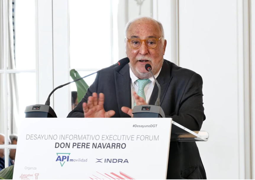 Navarro advierte  que hay más coches, más conductores y más desplazamientos, con unas infraestructuras creadas para 40 millones de personas, cuando ahora somos casi 50 y recibimos a cerca de 100 millones de turistas

#DesayunoDGT <a href="/DGTes/">Dir. Gral. Tráfico</a> <a href="/IndraCompany/">Indra</a> #APImovilidad