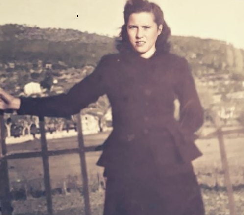 Vanguard_WW2's tweet image. 22 July 1944
17-year old Rosette Ciofi is a messenger for a local maquis resistance group. A car carrying a group of Armée Secrète men is ambushed by German troops in the town of Aups in the Provence Alps.
Rosette runs forward to help some of the wounded men and is shot down,…
