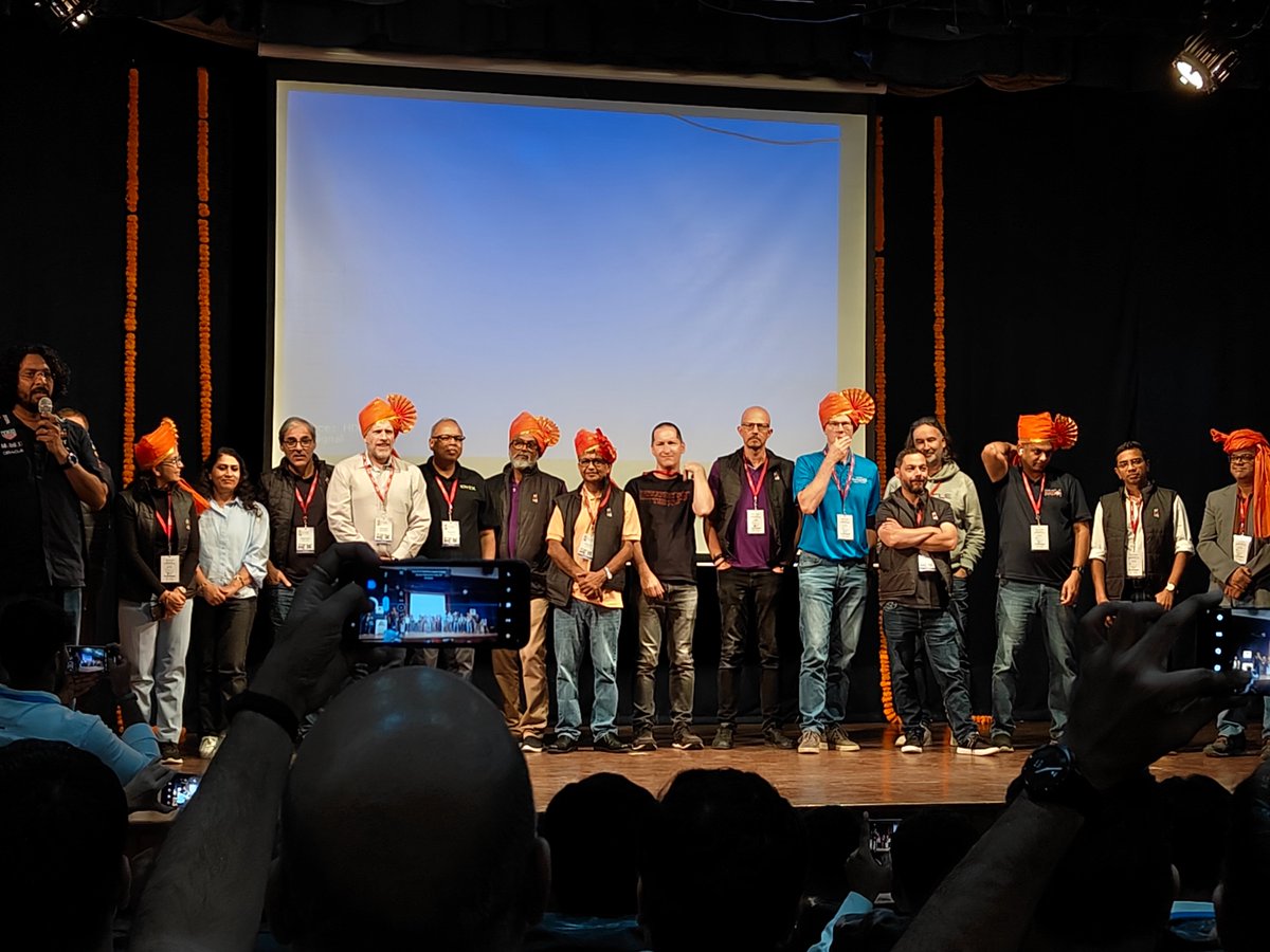 ShubhamMarke's tweet image. Snapped ๐ธ moments with 5 incredible @oracleace speakers at #OCYatra25!
Each convo sparked a new perspective on my DBA journey.
Grateful to learn, connect & grow ๐
@aioug @oracleace
#OracleDBA #OCYatra25