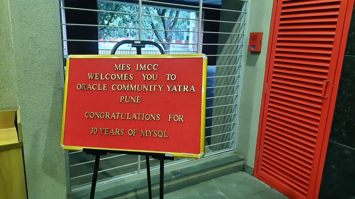 ShubhamMarke's tweet image. Snapped ๐ธ moments with 5 incredible @oracleace speakers at #OCYatra25!
Each convo sparked a new perspective on my DBA journey.
Grateful to learn, connect & grow ๐
@aioug @oracleace
#OracleDBA #OCYatra25