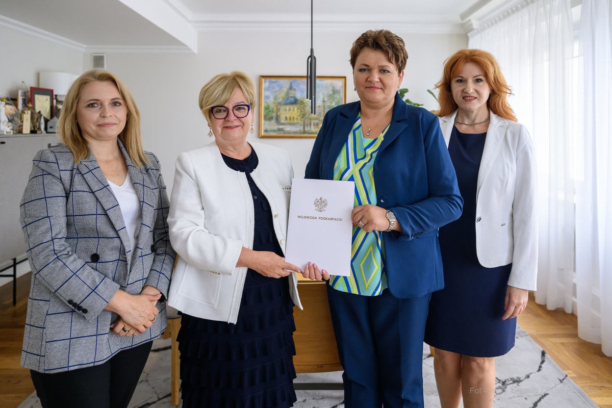 TKH_Teresa's tweet photo. 🚧 Gmina #Radymno i #Bircza otrzymały wsparcie w ramach Rządowego Programu rozwoju północno-wschodnich obszarów przygranicznych na lata 2024-2030

🟦 Radymno:
👉 1,819 km dróg
💰 1,9 mln zł dofinansowania (80%)

🟦 Bircza:
👉 3,16 km dróg
💰 1,57 mln zł dofinansowania (80%) https://t.co/JnZoyGuKtx