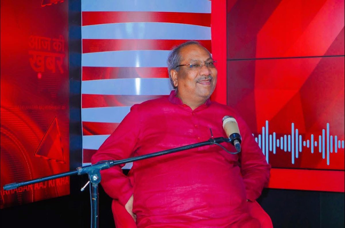 लखनऊ में आज की खबर न्यूज़ चैनल में पहुंचे।

संस्थापक श्री डॉ चंद्रसेन वर्मा जी एवं मैनेजिंग डायरेक्टर श्रीमति रागिनी पांडे जी मौजूद रहे...

#drsanjaykumarnishad