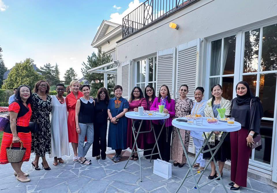 DiploWorld's tweet image. It was a pleasure to attend in the company of various members of the Brussels Women Ambassadors Network a dinner hosted by @kpatara, Ambassador of Thailand, to bid farewell to the Ambassadors of #SouthAfrica 🇿🇦@TokozileXasa2 & #Jamaica 🇯🇲 @BettonNayo