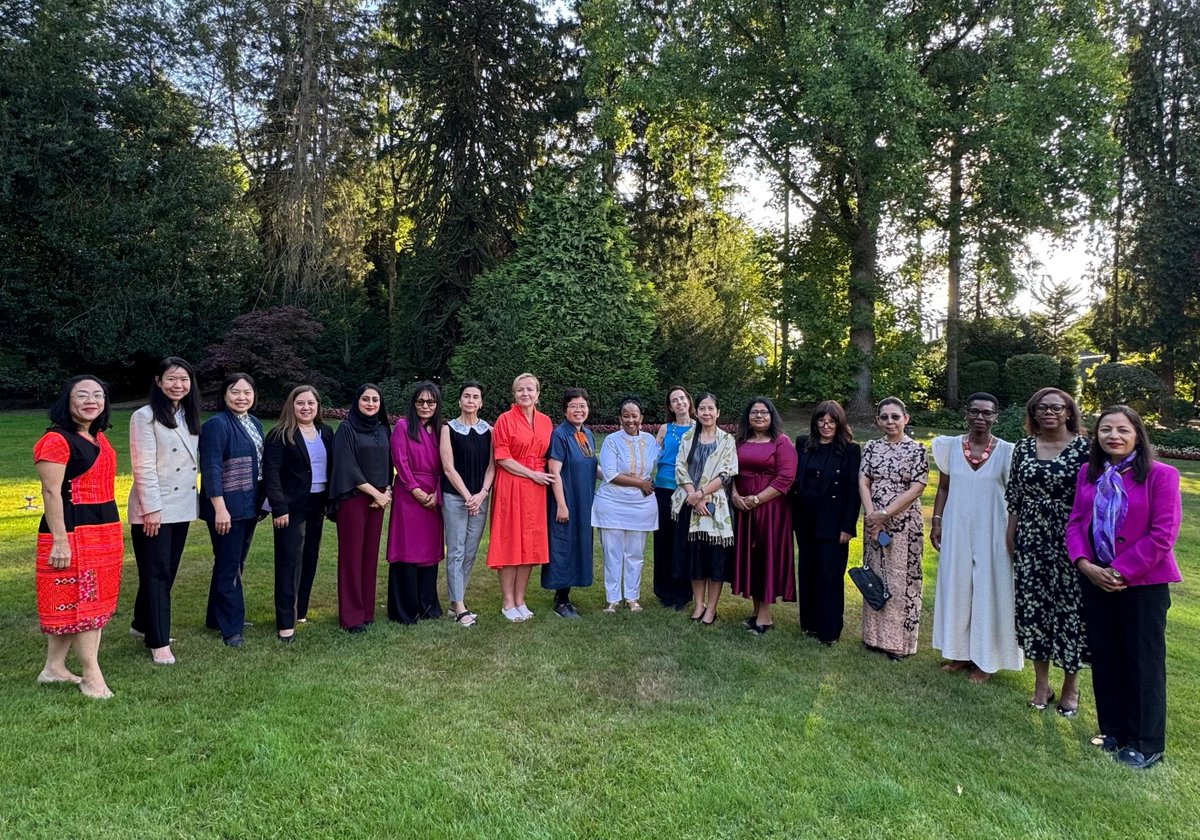 DiploWorld's tweet image. It was a pleasure to attend in the company of various members of the Brussels Women Ambassadors Network a dinner hosted by @kpatara, Ambassador of Thailand, to bid farewell to the Ambassadors of #SouthAfrica 🇿🇦@TokozileXasa2 & #Jamaica 🇯🇲 @BettonNayo