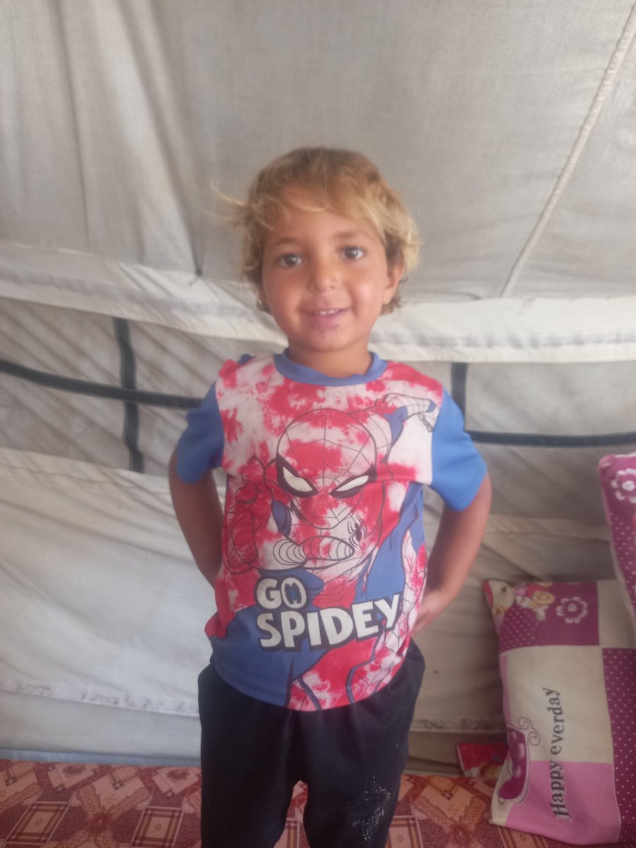 AhmadA2555's tweet image. Stop please โ
In the heart of the tent.. โบ
I go to sleep to the screams of hunger, I wake up to the bites of insects, and I have an unshakable fear of the sound of terror in the night. ๐ญ
My little boy Khalil, what is his fault? What is his fault that he grew up in famine? Thatโฆ