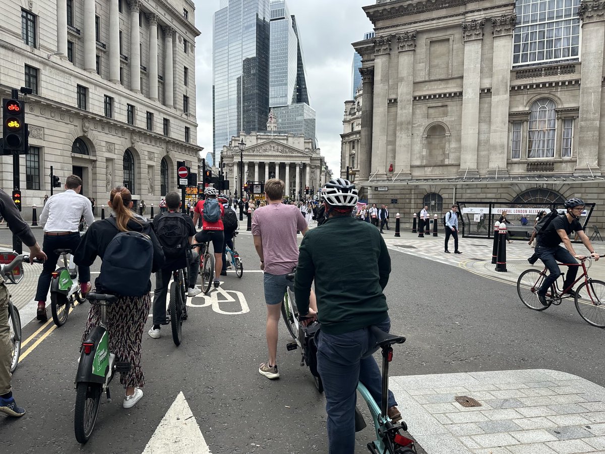OpenChiswickW4's tweet image. Just ride your bike to work like all the best people in London