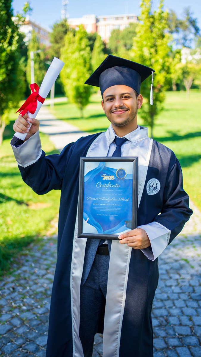 abdalgbar's tweet image. 🎓✨ أبارك لابني الأستاذ حميد عبدالجبار شعاف تخرّجه اليوم بدرجة البكالوريوس في السينما والتلفزيون من جامعة إسطنبول جيليشيم.
 🌟 فخور بك يا صانع الأثر، بتميزك الأكاديمي، ورحلتك المعرفية التي جمعت بين الفن الراقي وإتقان اللغات: العربية، والإنجليزية، والتركية.