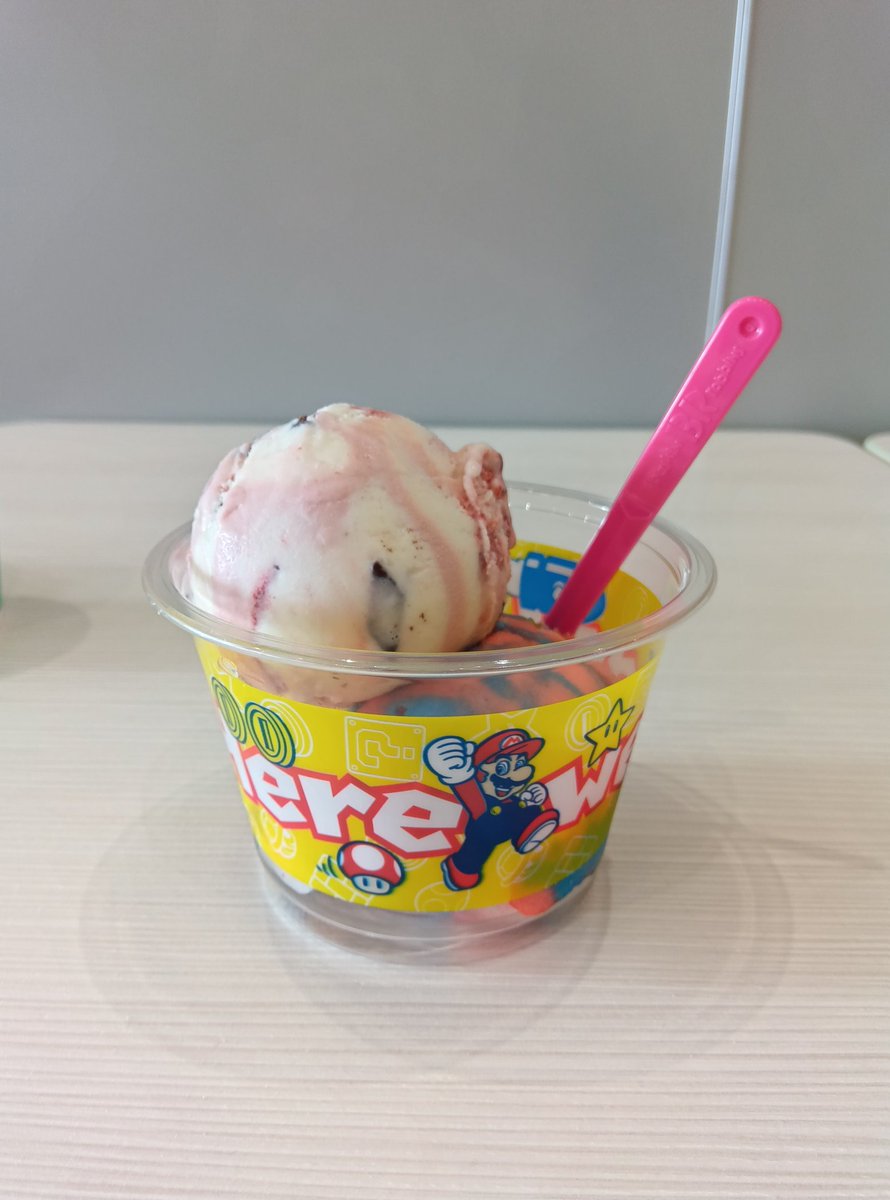 hydrangea2047's tweet photo. 生きてます
サーティワンのアイス食べた時
マリオのシールをもらったので子連れ家族にあげようとソワソワ挙動不審になっていましたが問題ありません

シールはあげられませんでした https://t.co/Dpm2F00PTy