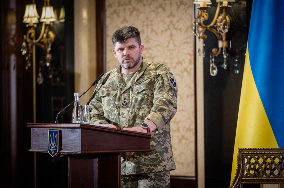 GeneralStaffUA's tweet image. Начальник Генерального штабу ЗС України генерал-майор Андрій Гнатов виступив перед главами закордонних дипломатичних установ України у рамках пленарної сесії “Зміцнення національної стійкості: ситуація на фронті безпеки та пріоритети оборонної політики”.facebook.com/share/p/1AemSN…