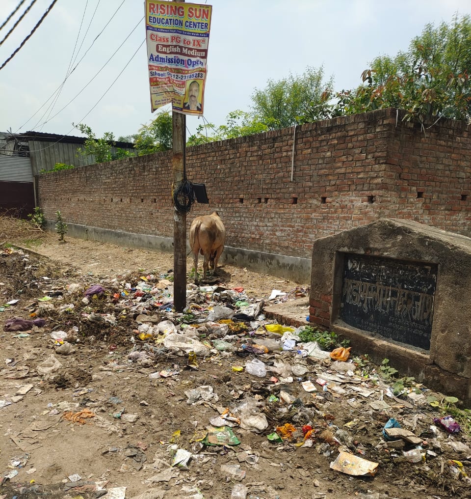 Kanpur's Need (@kanpursneed) on Twitter photo рдХрд▓реНрдкрдирд╛ рдХреАрдЬрд┐рдП рдЗрд╕ рдЧрдВрдз рдХреЗ рдмреАрдЪ рд╕реЗ рд╣реЛ рдХреЗ рдмрдЪреНрдЪреЗ рд╕реНрдХреВрд▓ рдЬрд╛рддреЗ рд╣реИрдВред рд╕рдбрд╝рдХ рдХрд╛ рдирд╛рдореЛрдирд┐рд╢рд╛рди рдирд╣реАрдВ рд╣реИ, рдирд╛рд▓реА рдФрд░ рдлреБрдЯрдкрд╛рде рддреЛ рд╢рд╛рдпрдж рдпрд╣рд╛рдБ рд╕реЛрдЪреА рднреА рдирд╣реАрдВ рдЧрдпреАред рдЬрд▓рднрд░рдм рдХреЗ рдмрд╛рдж рдЬрдореА рдорд┐рдЯреНрдЯреА рдЬреЛ рдзреВрд▓ рдмрди рдХреЗ рдмрдЪреНрдЪреЛрдВ рдХреЗ рдлреЗрдлрдбрд╝реЛ рдореЗрдВ рдЬрд╛рдПрдЧреАред рдЗрд╕ рд╕реБрд╡рд┐рдзрд╛ рдХреЗ рд▓рд┐рдП рдЗрддрдирд╛ рдЯреИрдХреНрд╕ рджреЗ рд░рд╣реА рдЬрдирддрд╛!
ЁЯУНNear Mary Jesus School, Bhawani Nagar, рдХрд▓реНрдкрдирд╛ рдХреАрдЬрд┐рдП рдЗрд╕ рдЧрдВрдз рдХреЗ рдмреАрдЪ рд╕реЗ рд╣реЛ рдХреЗ рдмрдЪреНрдЪреЗ рд╕реНрдХреВрд▓ рдЬрд╛рддреЗ рд╣реИрдВред рд╕рдбрд╝рдХ рдХрд╛ рдирд╛рдореЛрдирд┐рд╢рд╛рди рдирд╣реАрдВ рд╣реИ, рдирд╛рд▓реА рдФрд░ рдлреБрдЯрдкрд╛рде рддреЛ рд╢рд╛рдпрдж рдпрд╣рд╛рдБ рд╕реЛрдЪреА рднреА рдирд╣реАрдВ рдЧрдпреАред рдЬрд▓рднрд░рдм рдХреЗ рдмрд╛рдж рдЬрдореА рдорд┐рдЯреНрдЯреА рдЬреЛ рдзреВрд▓ рдмрди рдХреЗ рдмрдЪреНрдЪреЛрдВ рдХреЗ рдлреЗрдлрдбрд╝реЛ рдореЗрдВ рдЬрд╛рдПрдЧреАред рдЗрд╕ рд╕реБрд╡рд┐рдзрд╛ рдХреЗ рд▓рд┐рдП рдЗрддрдирд╛ рдЯреИрдХреНрд╕ рджреЗ рд░рд╣реА рдЬрдирддрд╛!
ЁЯУНNear Mary Jesus School, Bhawani Nagar,