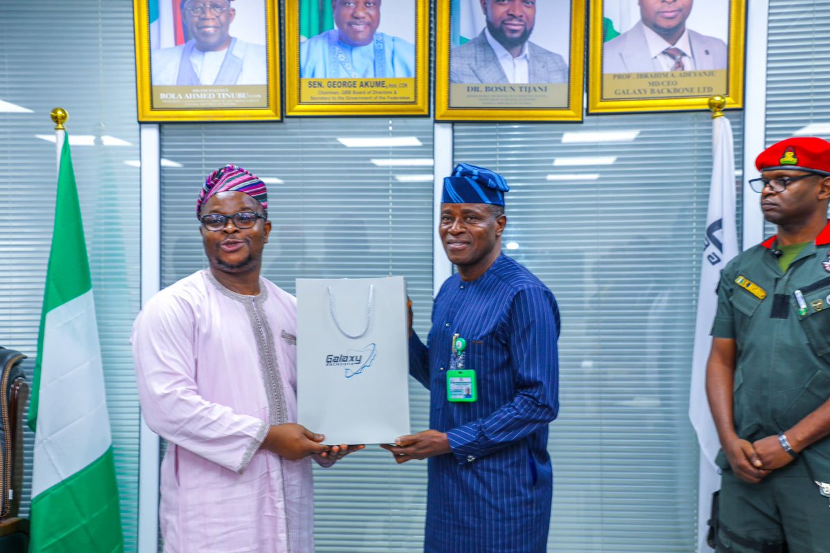 Galaxybackbone's tweet image. Yesterday, it was a great privilege for us to welcome our Permanent Secretary at the Federal Ministry of Communications, Innovation and Digital Economy, @FMCIDENigeria Mr. Adeladan, Rafiu Olarinre on his very first official visit to @Galaxybackbone
He was received by our…