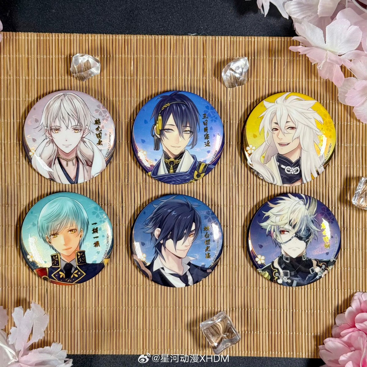 popnyan_yo's tweet image. 🎀-刀剣乱舞　online- 中国　新商品🎀

星河アニメ出品
-トレディーグ商品-
・キャラ缶バッジ(58mm)
・クリアカード(89*127mm)

7月23日公式予約開始

当店の予約詳細は近日お知らせします❄︎.

#とうらぶ
#鶴丸国永
#三日月宗近
#加州清光
#一期一振
#小狐丸
#燭台切光忠
#へし切長谷部
#山姥切国広