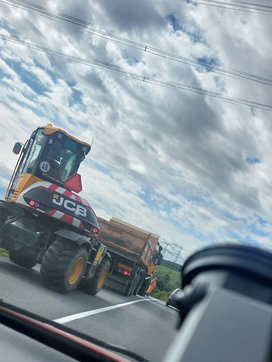 zelenavlna's tweet image. #CESTARI Pred Obišovcami smerom z Lemešian, blokujú jeden pruh. FOTO: FB