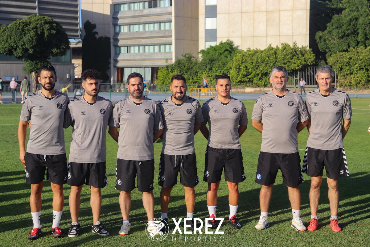 💙📸 Empieza el camino de la 𝙞𝙡𝙪𝙨𝙞ó𝙣

⚽🔜 Temporada 2025/26

#ElXerezQueQuieresTú