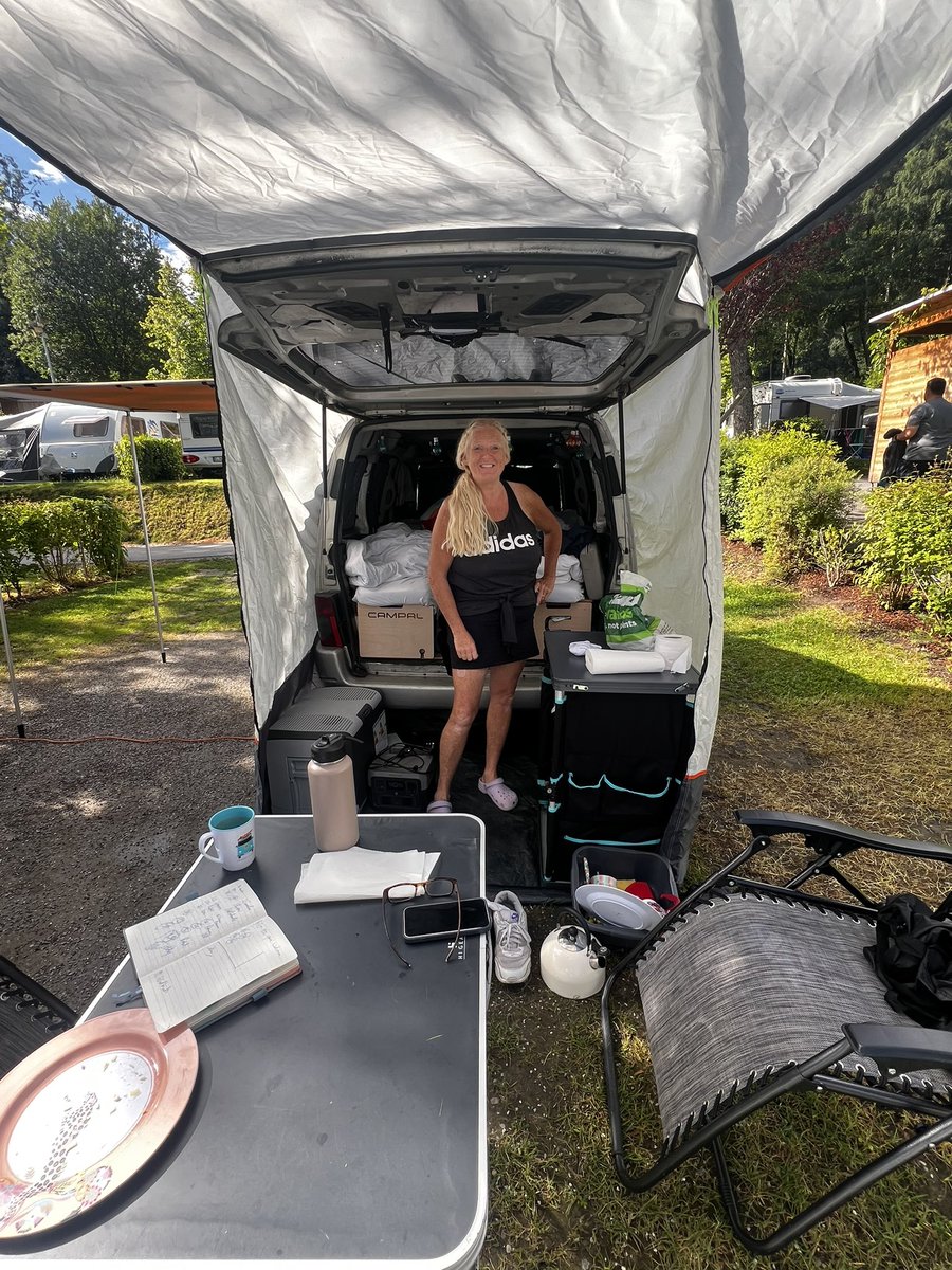 Woke up with the awning open to a stunning Alpine sunrise 🌄
Coffee + breakfast just outside Innsbruck ☕🚐

Now heading south toward Lake Garda (near Malcesine) for one last night off-grid 🌌

Next stop: 🇮🇹🪂 Skydive Ravenna for the Italian CP Open!

#Vanlife #RoadTrip