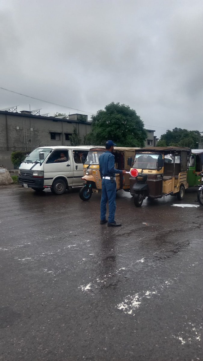 ctprwp's tweet image. گاڑی/موٹر سائیکل ہمیشہ سٹاپ لائن سے پہلے روکیں!

#stopline #roadsafety #NoUnderageDriving #SafePunjab #TrafficAwareness #CTOVision