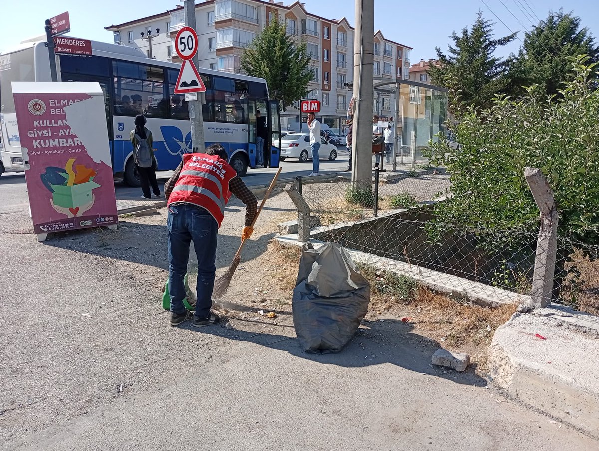 İlçemizin her köşesi bizim için değerli! 🌿
Belediye ekiplerimiz, düzenli olarak yabani ot temizliği, kaldırım ve yol kenarı bakımı, park ve yeşil alan düzenlemesi yapıyor.
Yaz sıcağında özveriyle çalışan ekiplerimize teşekkürler!
Daha temiz ve yeşil bir ilçe için birlikteyiz. ✨
