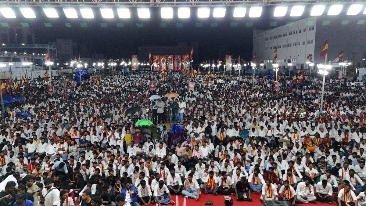 NavaneethH's tweet image. If TVK can pull massive crowds even without its leader present, it’s clear they’re playing in a different league 🔥
#TVK #TVKVijay #TVKForTN2026 #TVKSalem