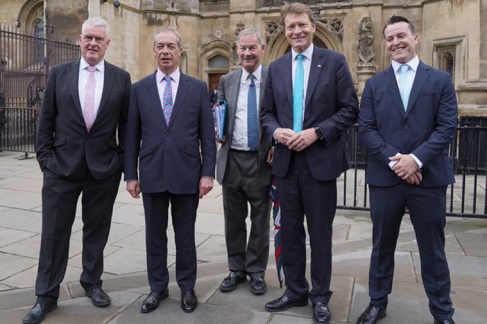 jpxan71's tweet image. Not to be outdone, Farage announces his own shadow Cabinet reshuffle which will see Lee standing on his left for future photo ops and Dick on his right