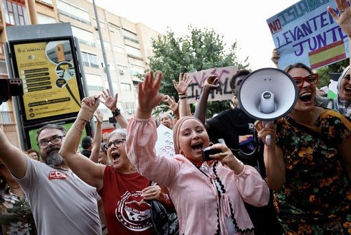 EgioVictor's tweet image. Así somos. Diversos, plurales, alegres, vitalistas, generosos. Guapos por dentro y por fuera.
Veo estas imágenes de la manifestación antirracista de ayer en Murcia. Las comparo con las de las bandas de incels rabiosos, tarados enfermos de odio y nazis con cara de estreñidos que…