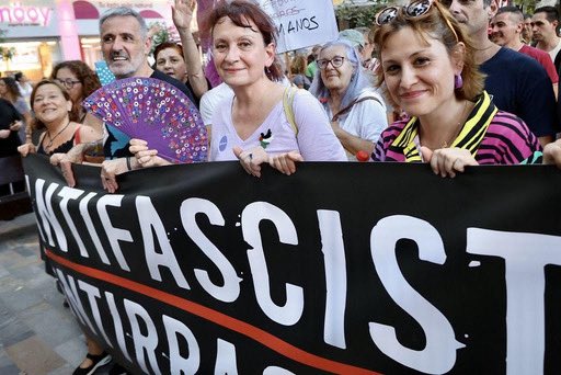 EgioVictor's tweet image. Así somos. Diversos, plurales, alegres, vitalistas, generosos. Guapos por dentro y por fuera.
Veo estas imágenes de la manifestación antirracista de ayer en Murcia. Las comparo con las de las bandas de incels rabiosos, tarados enfermos de odio y nazis con cara de estreñidos que…