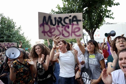 EgioVictor's tweet image. Así somos. Diversos, plurales, alegres, vitalistas, generosos. Guapos por dentro y por fuera.
Veo estas imágenes de la manifestación antirracista de ayer en Murcia. Las comparo con las de las bandas de incels rabiosos, tarados enfermos de odio y nazis con cara de estreñidos que…