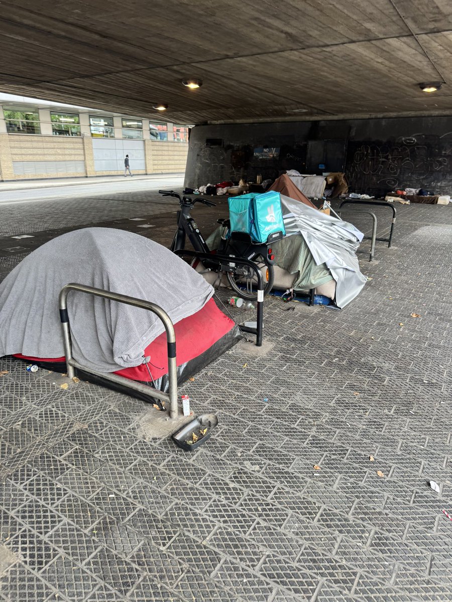 tomhfh's tweet photo. Is a Deliveroo driver now operating from a tent under the Westway overpass? https://t.co/1b7lNq54Nj