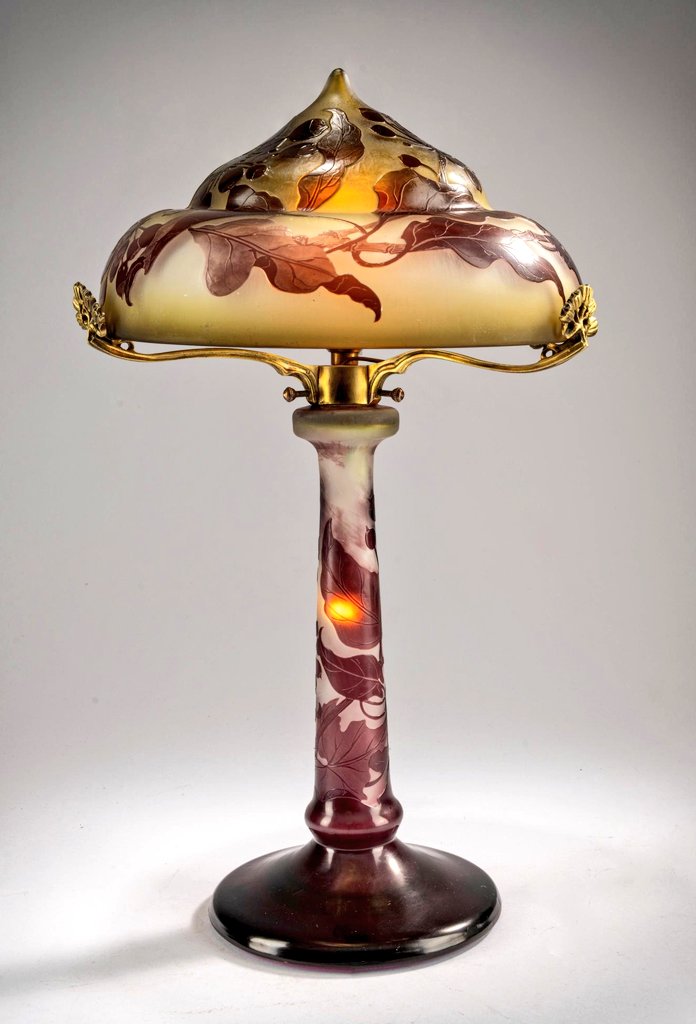 NouveauDeco's tweet image. Art Nouveau table light from c. 1920 by the company of Emile Gallé, Nancy, France.