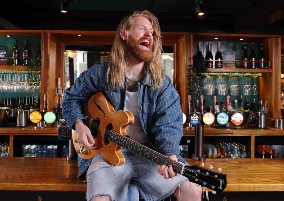 RecCollMag's tweet image. On 8 Aug., #SamRyder is one of 800-plus acts playing Greene King pubs in support of grassroots live music venues. See greeneking.co.uk/live-at-your-l….