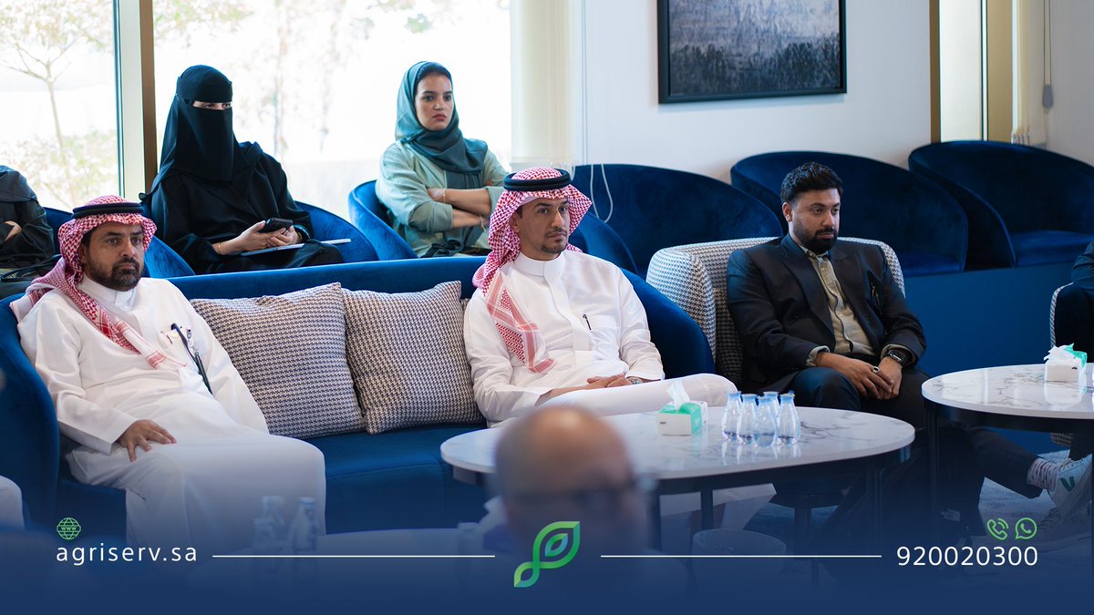 AgriServ_sa's tweet image. في زيارة تهدف إلى دعم منظومة الابتكار الزراعي، اطلع الرئيس التنفيذي لـ #الشركة_الوطنية_للخدمات_الزراعية، على برنامج «سُنبلة» خلال زيارته لمقر ريادة الأعمال بوزارة البيئة والمياه والزراعة، والتقى بعدد من رواد الأعمال المشاركين في البرنامج.