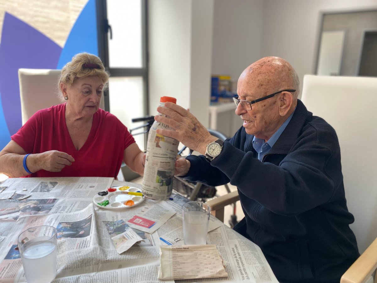clecevitam's tweet photo. ♻️ Fomentar el #reciclaje y concienciar sobre el impacto negativo que tiene el plástico sobre el #medioambiente fue el objetivo de la charla a la que asistieron las personas usuarias de nuestro centro en Lérida, @ResidPonent, hace unas semanas. 👇 https://t.co/r9MQBX72Ay