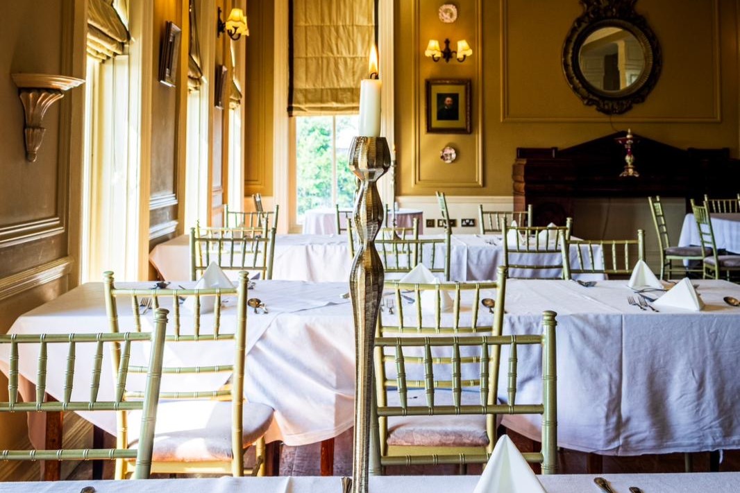 DescubreIrlanda's tweet image. ✨ Escápate al encanto del Listowel Arms Hotel
Disfruta de una noche con alojamiento en una habitación elegante, desayuno completo y una cena de tres platos en nuestro restaurante georgiano.
Todo por solo 149 € por persona.
📍 Reserva tu escapada aquí: go.irlnd.co/chqt6ql6