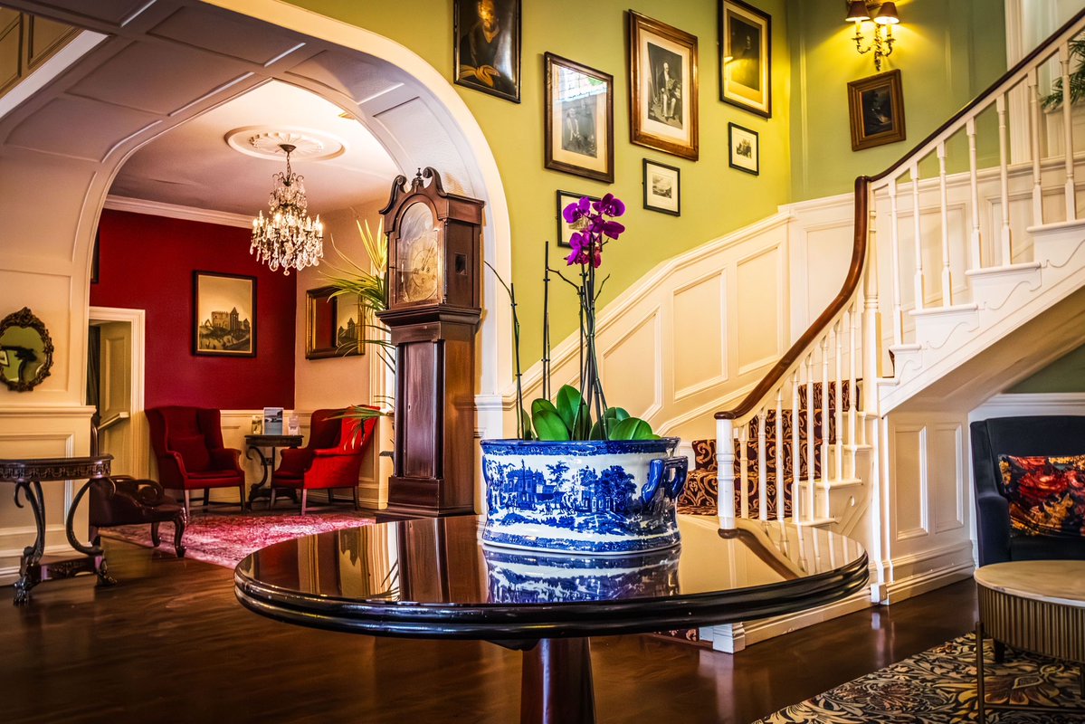 DescubreIrlanda's tweet image. ✨ Escápate al encanto del Listowel Arms Hotel
Disfruta de una noche con alojamiento en una habitación elegante, desayuno completo y una cena de tres platos en nuestro restaurante georgiano.
Todo por solo 149 € por persona.
📍 Reserva tu escapada aquí: go.irlnd.co/chqt6ql6