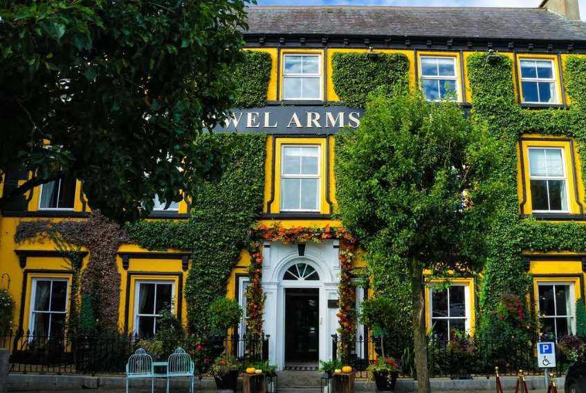 DescubreIrlanda's tweet image. ✨ Escápate al encanto del Listowel Arms Hotel
Disfruta de una noche con alojamiento en una habitación elegante, desayuno completo y una cena de tres platos en nuestro restaurante georgiano.
Todo por solo 149 € por persona.
📍 Reserva tu escapada aquí: go.irlnd.co/chqt6ql6