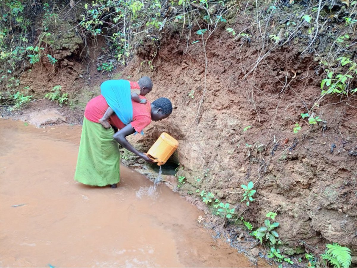 NRC_EAY's tweet image. Six different conflicts destroyed water points. Diseases began to spread. We rehabilitated 10 broken water sources in conflict-hit Mijyiga, #Ethiopia bringing clean water back to thousands & trained 70 people on how to manage water systems. #GermanFederalForeignOffice #GFFO 🇩🇪